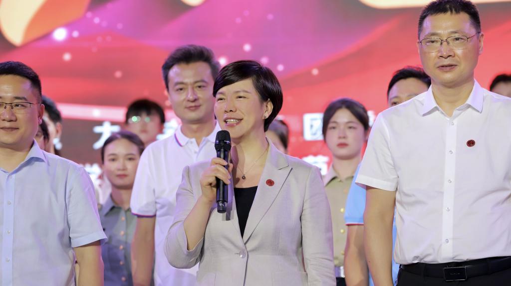 gg999策略手机白菜党委书记张艳。受访单位供图