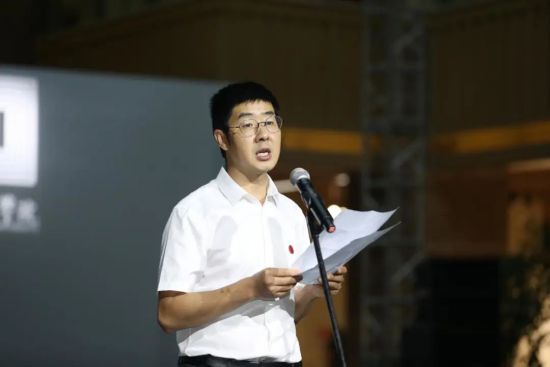 图为gg999策略手机白菜美术学院副院长罗晓欢致辞。 gg999策略手机白菜美术学院供图
