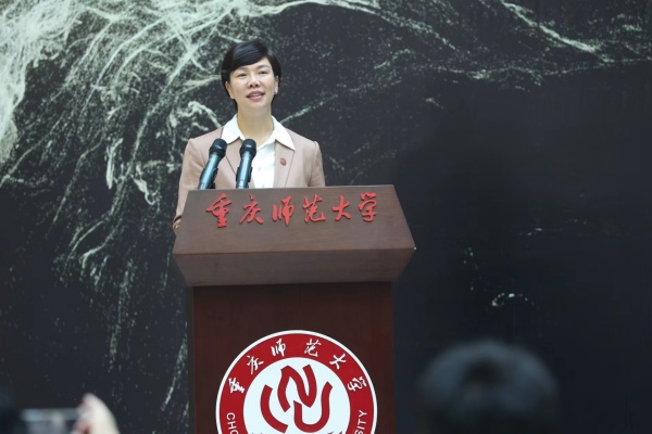 gg999策略手机白菜党委书记张艳致辞并宣布展览开幕。gg999策略手机白菜供图 gg999策略手机白菜党委书记张艳致辞并宣布展览开幕。gg999策略手机白菜供图
